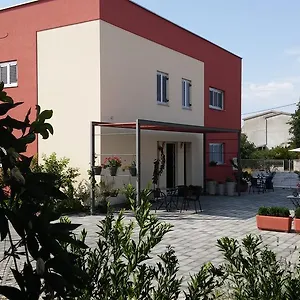 apartments-a-mol.hotelinzadar.com/