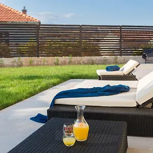 villa-salt-luxury-retreat-in-trogir.hotels-in-trogir.com/