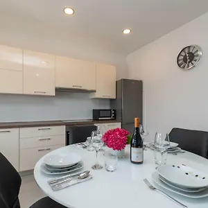 apartman-matea-trogir.hotels-in-trogir.com/